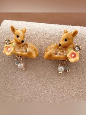 Les Nereides Fawn Deer Flower Pearl Bead Stud Earrings Gold